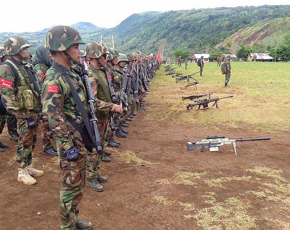 MNLF (Misuari) tarafındanLanao del Sur Filipinler'de Jabal Nur kampında gerçekleştirilen son askeri tatbikattan fotoğraflar