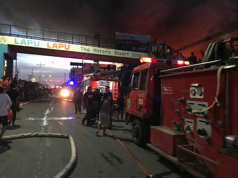 Scenes of the on going fire Barangay Pajo, Lapu-Lapu City. At least 300 families are   affected