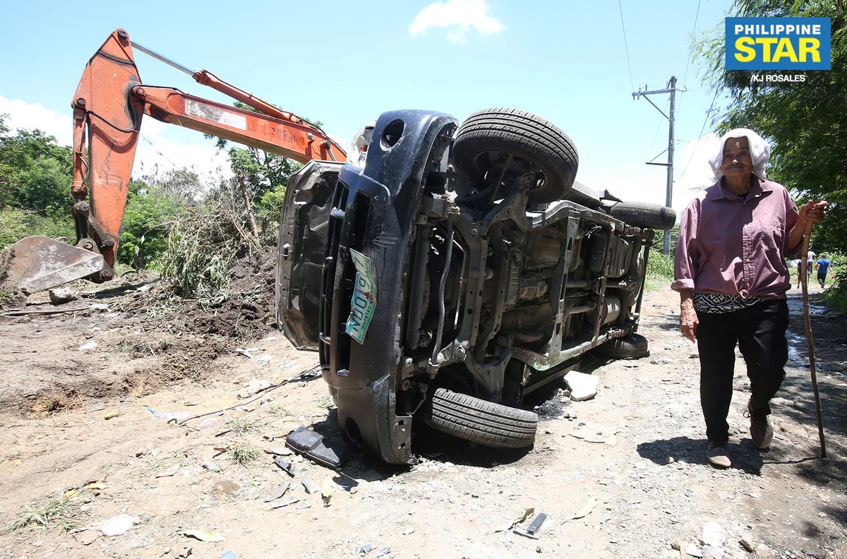 One person reportedly died while four others were injured during a clearing operation in Bacoor, Cavite on Tuesday.   A damaged van and a backhoe were also seen at the site where security personnel and residents reportedly clashed.   