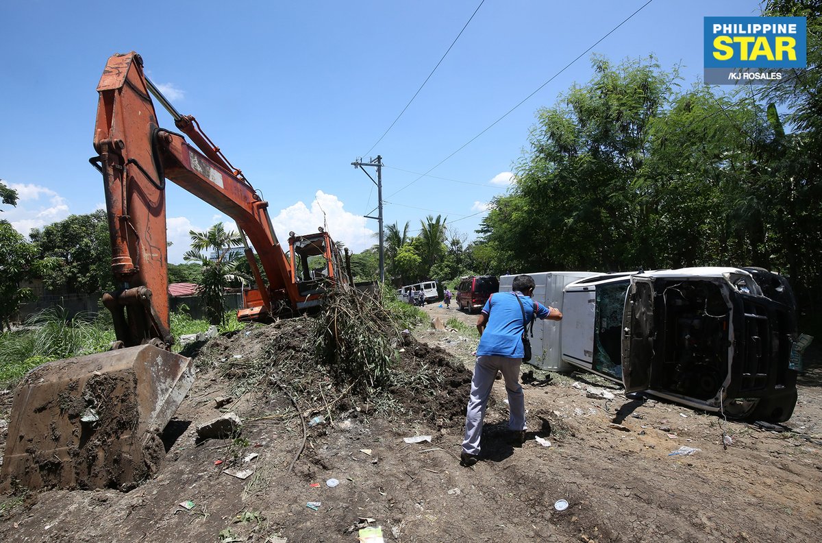 One person reportedly died while four others were injured during a clearing operation in Bacoor, Cavite on Tuesday.   A damaged van and a backhoe were also seen at the site where security personnel and residents reportedly clashed.   