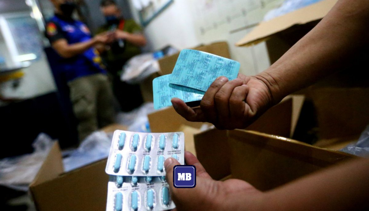 Operatives of Manila Police District Special Mayors Reaction Team (SMART) confiscated 18,000 boxes of fake anti-flu drug worth P1.1 million pesos in a raid of a pharmaceutical drug store in Bambang, Sta. Cruz Manila.  (MB photo by Ali Vicoy)