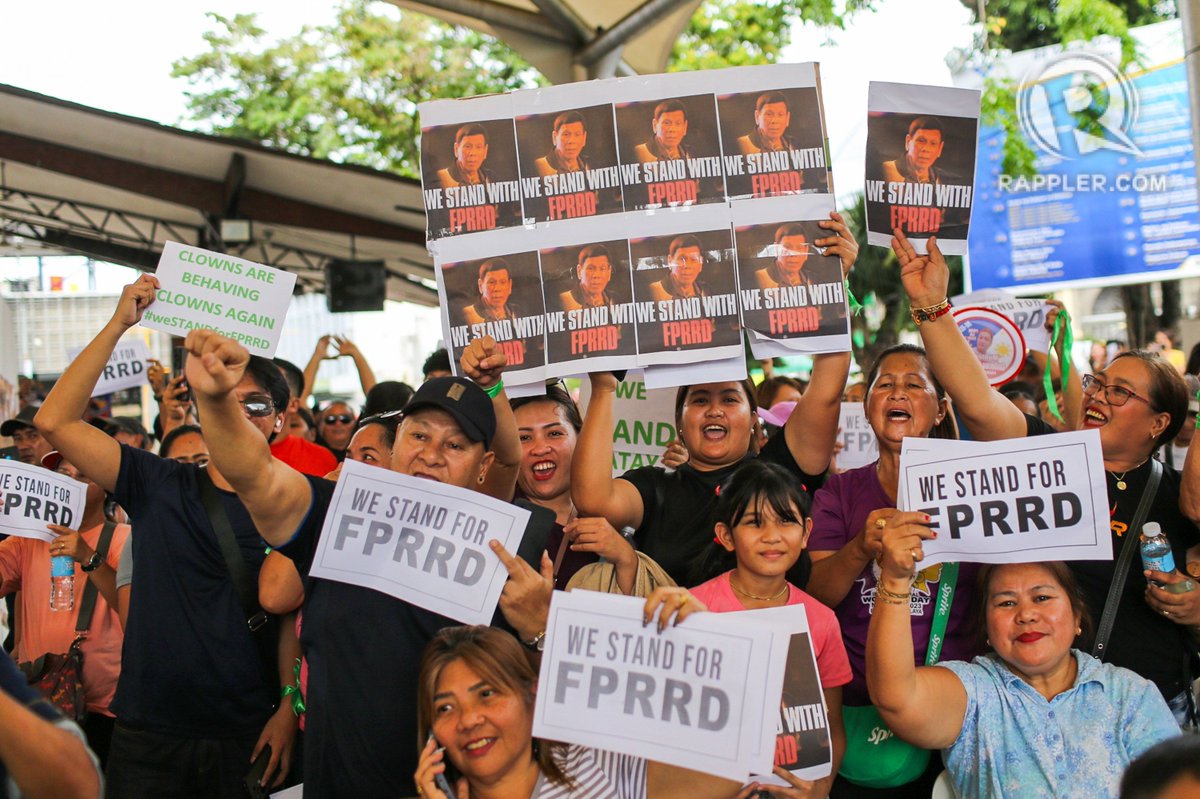 Anhänger von Rodrigo Duterte protestieren am Dienstag, 11. März, in Davao City gegen die Festnahme des ehemaligen Präsidenten. Der Internationale Strafgerichtshof hatte einen Haftbefehl gegen Duterte erlassen, der bei den Wahlen 2025 für das Amt des Bürgermeisters von Davao City kandidiert.