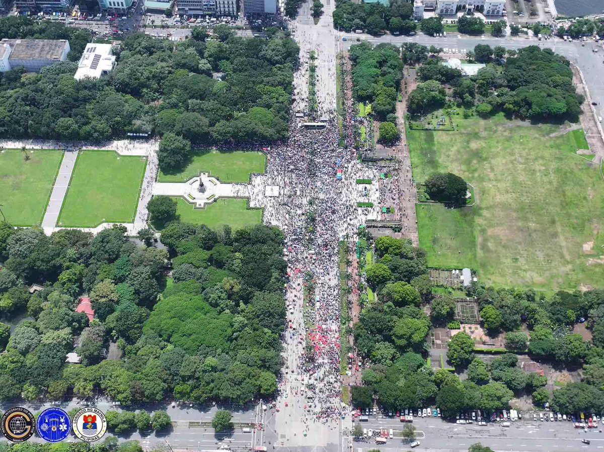 Crowd at Luneta Park as of 10:45 am on Sunday, September 21. The Manila MDRRMO says an estimated 49,000 Filipinos joined the morning protests against corruption.  Manila PIO